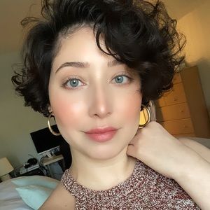 Meet your Posher, Adriana